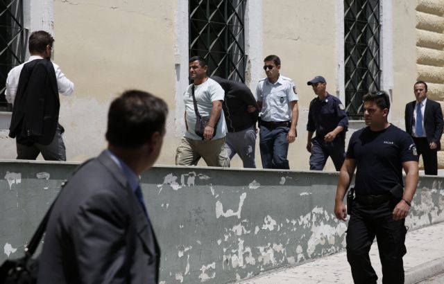 Ελεύθερος ο 23χρονος Ρομά που κατηγορείται για άσκοπους πυροβολισμούς στο Μενίδι