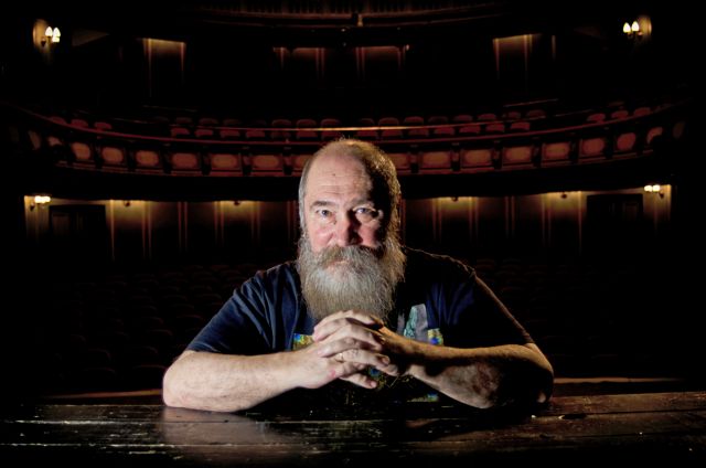 Τζίμης Πανούσης: «Η σάτιρα δεν είναι ποτέ με την εξουσία»