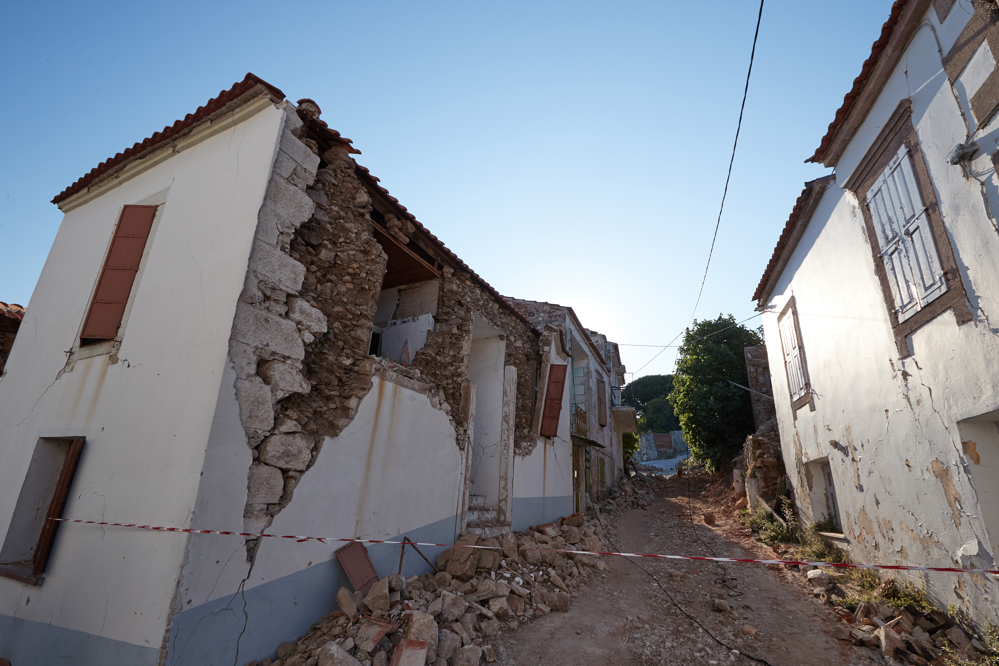 Λέσβος: ΕΝΦΙΑ πρέπει να πληρώσουν οι σεισμοπαθείς