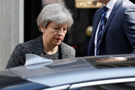 Τελεσίγραφο προς Μέι: 10 μέρες να σώσεις την πρωθυπουργία σου