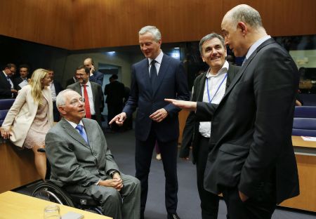 Ανακούφιση, νέα δάνεια και υποσχέσεις, σχολιάζει ο διεθνής Τύπος