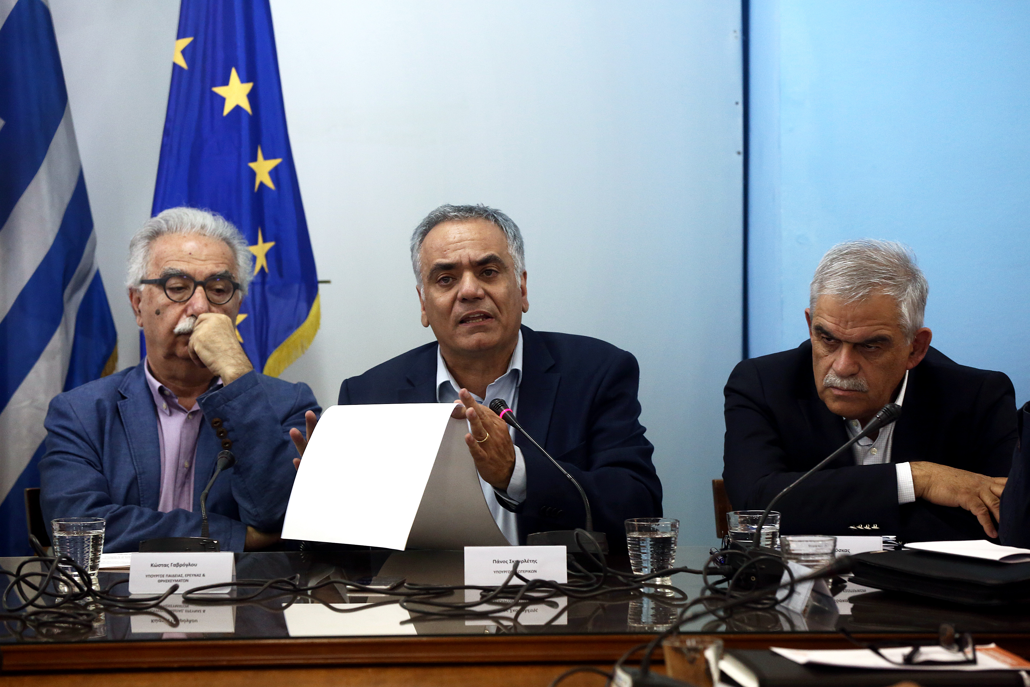 Σκουρλέτης: Νομοθετική παρέμβαση κατά της παράνομης οπλοκατοχής