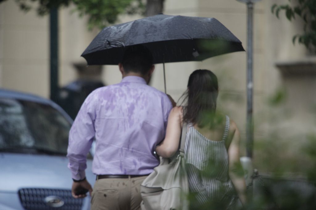 Τοπικές βροχές και σποραδικές καταιγίδες στα βόρεια την Δευτέρα