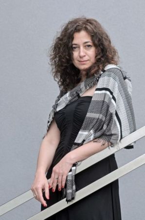 Ο τουρκικός καθρέφτης της Ετζέ Τεμελκουράν