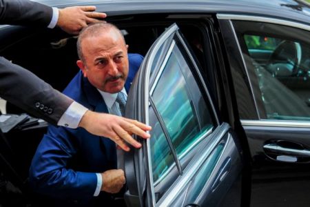 Τσαβούσογλου: Η Τουρκία θα στηρίξει την ένταξη της ΠΓΔΜ στο ΝΑΤΟ