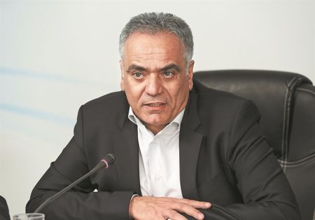 Μαθηματικά δύσκολη, πολιτικά αλλά εφικτή η ανατροπή