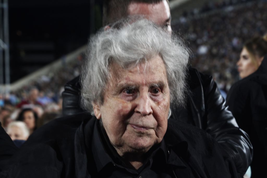 Εξιτήριο έλαβε ο Μίκης Θεοδωράκης