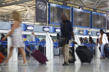 Με αύξηση 9,4% «πετούν» τα ελληνικά αεροδρόμια