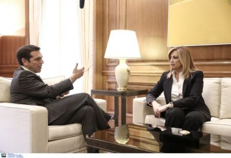 Το κάλεσμα Τσίπρα προς Γεννηματά για συνεργασία και η αιχμηρή απάντηση