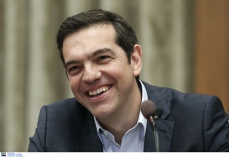 Γιατί χαίρεται ο κόσμος και χαμογελά…