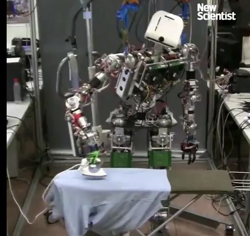Ρομπότ γίνεται η χαρά της νοικοκυράς και σιδερώνει ρούχα