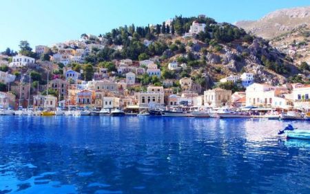 Με αγωγές προειδοποιεί ο δήμαρχος Σύμης τον υπουργό Ναυτιλίας