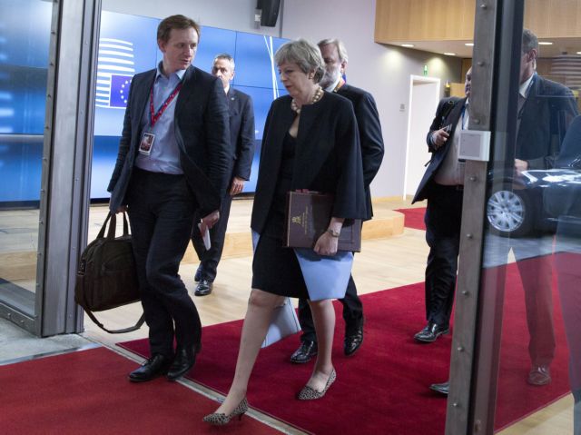 Πρώτη ψυχρολουσία για τη Μέι στις Βρυξέλλες