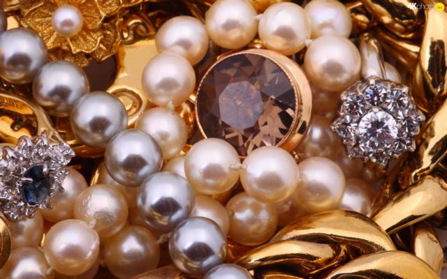 Πρωτοφανή ποσότητα από κλεμμένα κοσμήματα βρήκαν στο Χαλάνδρι