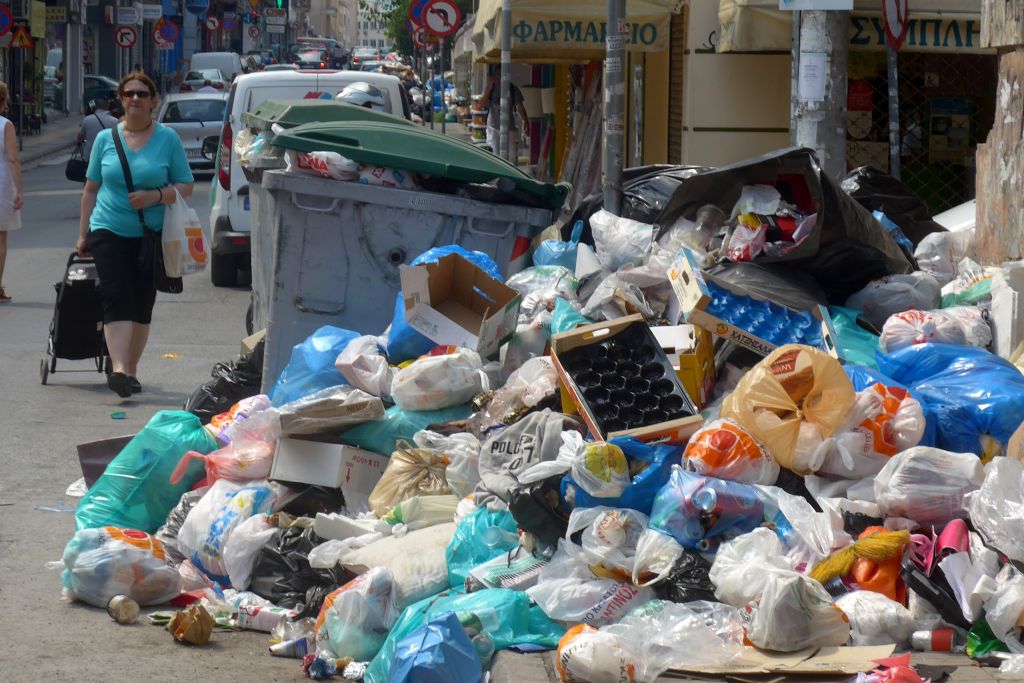 Παρέμβαση Τσίπρα προκειμένου να βρεθεί λύση για τα σκουπίδια