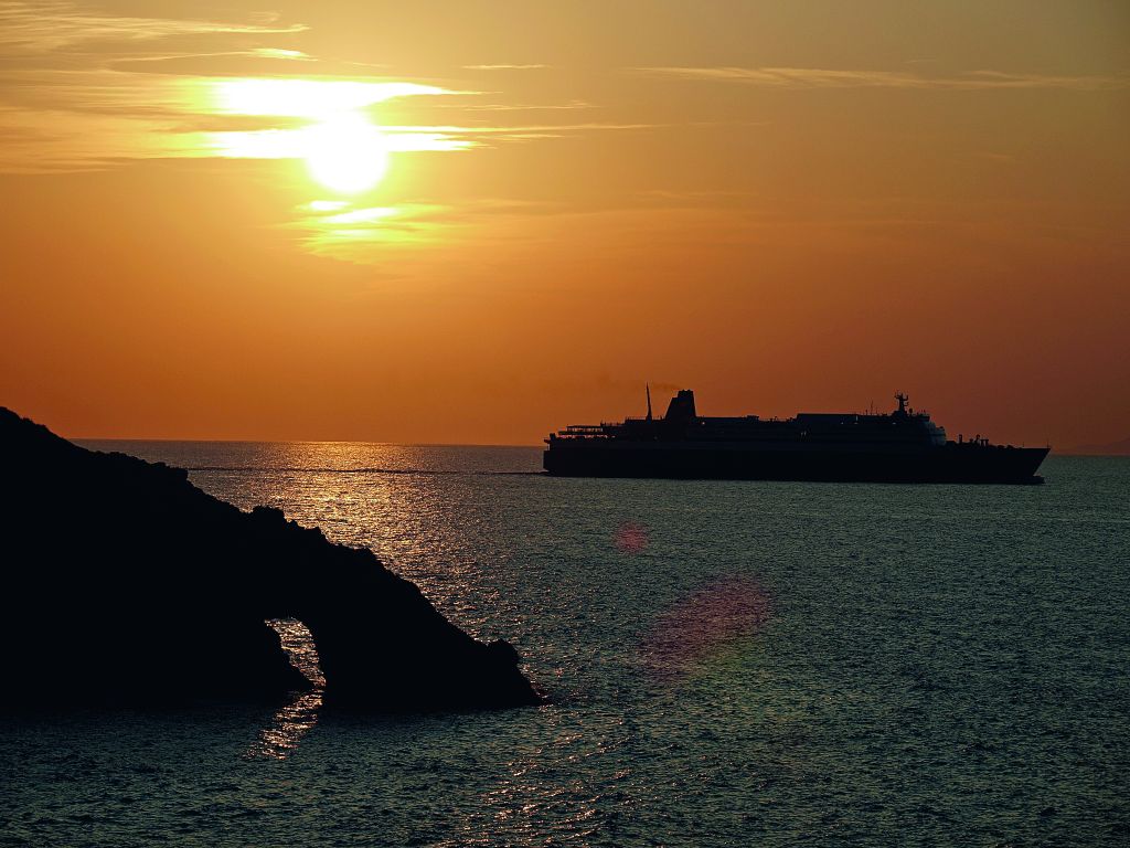 Περιδιαβάζοντας στις μεγάλες Κυκλάδες