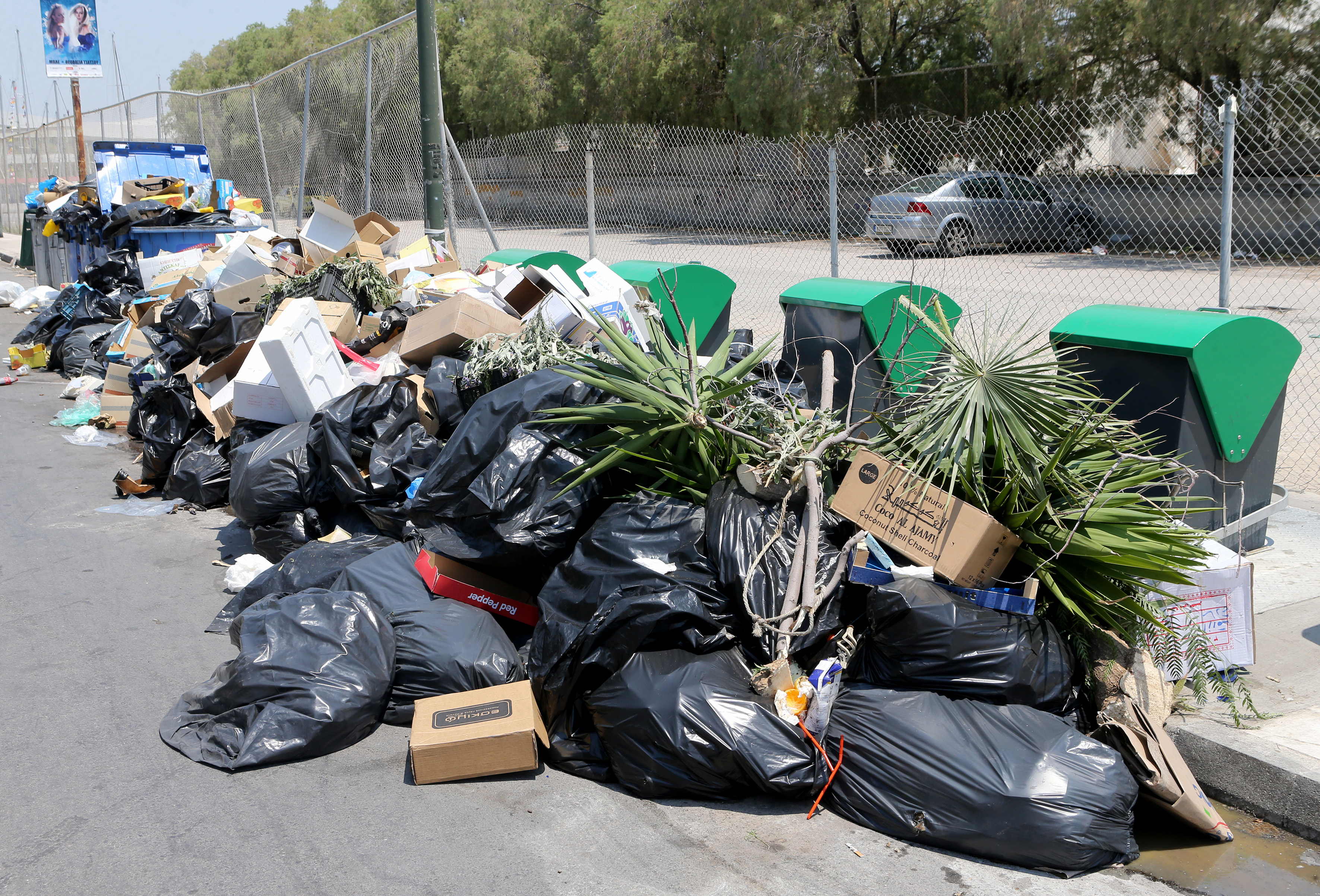 Συνεχίζει τις κινητοποιήσεις της η ΠΟΕ – ΟΤΑ – Παραμένουν στους δρόμους τα σκουπίδια