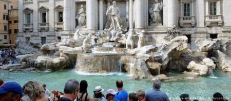 DW: Απαγορευμένη δροσιά στα σιντριβάνια της Ρώμης