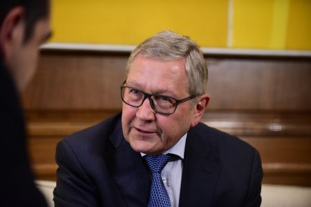 Ρέγκλινγκ: Αποκλιμακώνονται τα επιτόκια των ελληνικών ομολόγων