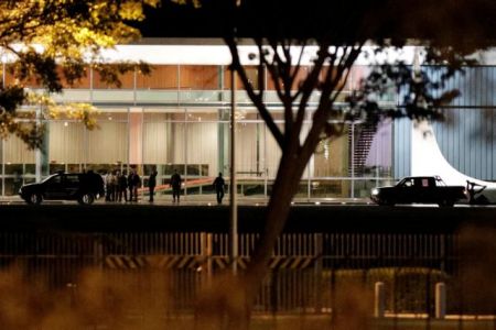 Βραζιλία: Ανήλικος έριξε το όχημά του στην πύλη του Προεδρικού Μεγάρου