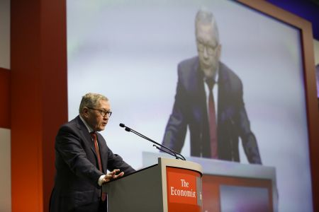 Ρέγκλινγκ: Η Ελλάδα έχασε 100 δισ. ευρώ το α΄ εξάμηνο του 2015