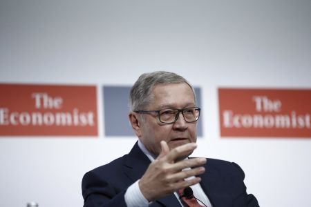 Ρέγκλινγκ: Η Ελλάδα μπορεί να βγει από το πρόγραμμα αν συνεχίσει τις μεταρρυθμίσεις