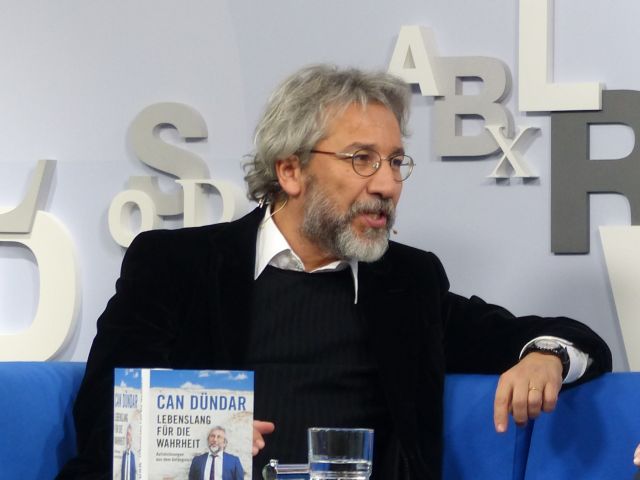 Το Παλάτι της Αυθαιρεσίας και ο δημοσιογράφος