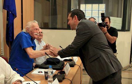 Μανώλης Γλέζος: «Μη με κοιτάς έτσι, Αλέξη»