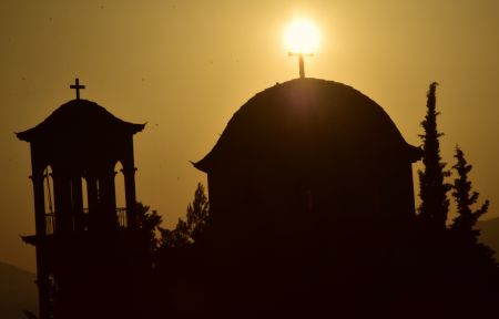 Ο ΣΥΡΙΖΑ δεν αγγίζει την «ιερή περιουσία»