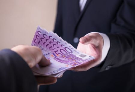 Ερχεται βροχή προστίμων για υποθέσεις διαφθοράς