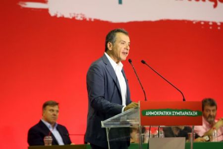 Θεοδωράκης: Δεν υπάρχουν αριστερές και δεξιές λύσεις