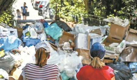 Οι κάλπες «ξαναθάβουν» τα σκουπίδια