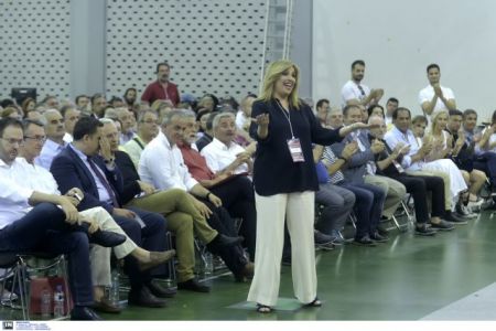 Γέφυρες ενότητας και μετωπική με τον ΣΥΡΙΖΑ-Επαφές Γεννηματά-Αλιβιζάτου