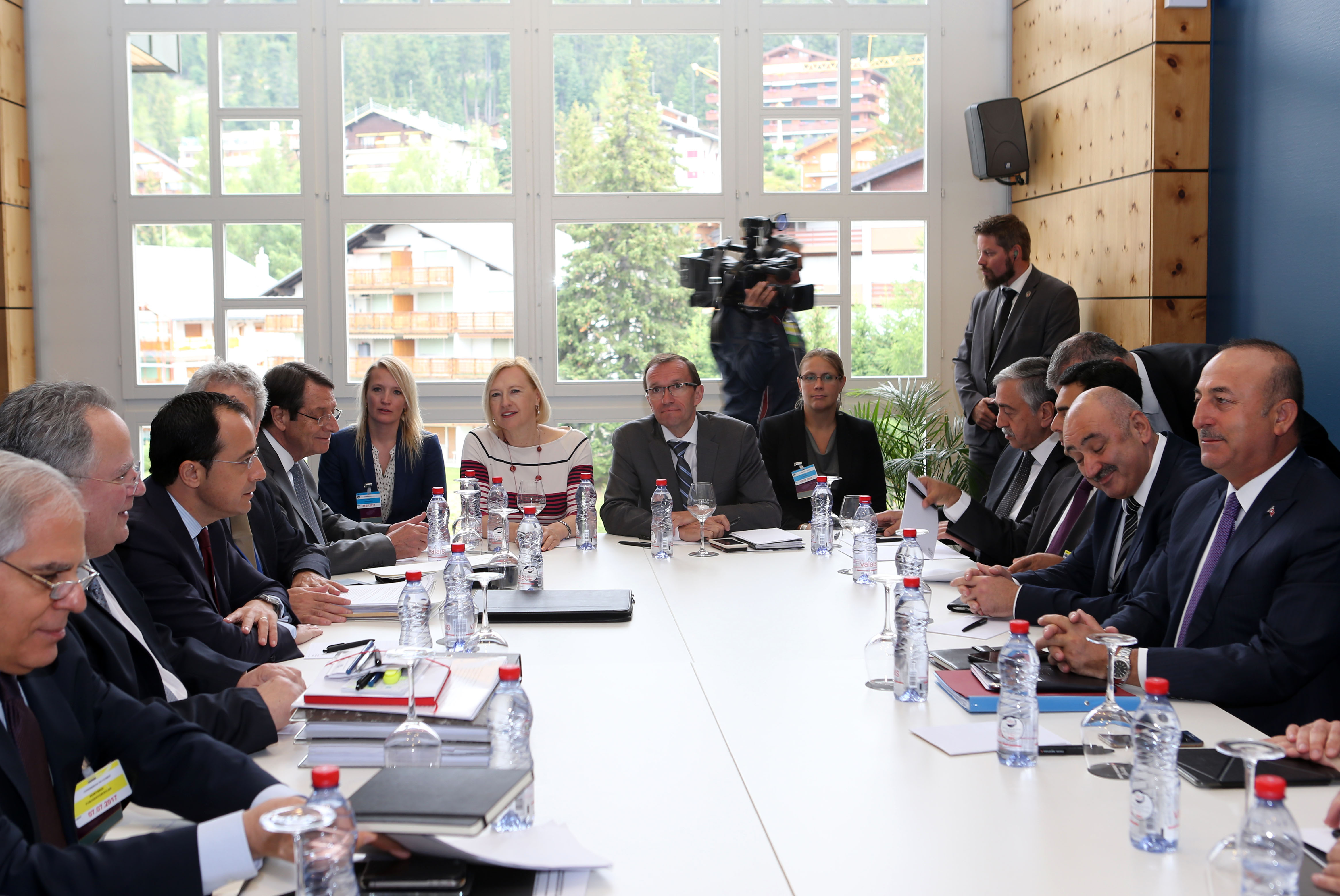 Κυπριακό: Δυσαρέσκεια σε Αθήνα και Λευκωσία από τις ακροβασίες Άιντε για πρόσκληση των Πρωθυπουργών Ελλάδος και Τουρκίας