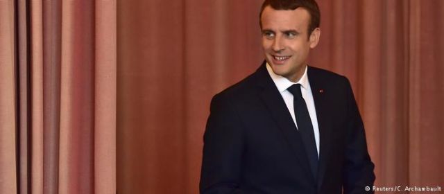 DW: Ο Εμμανουέλ Μακρόν στις Βερσαλλίες