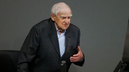 Πέθανε 99 ετών ο μεγάλος ρώσος συγγραφέας Ντανιήλ Γκράνιν