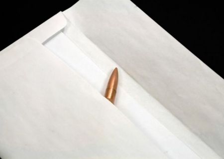 Συνελήφθη πρώην αστυνομικός για την αποστολή επιστολών με σφαίρες