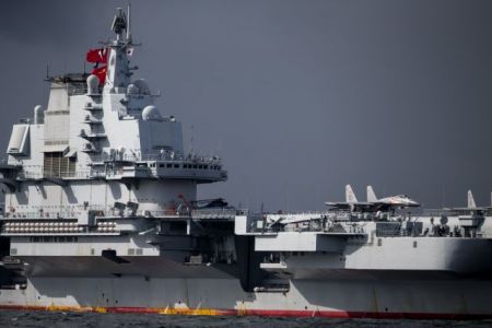 Το πρώτο κινεζικό αεροπλανοφόρο Λιαονίνγκ μπήκε στο Χονγκ Κονγκ