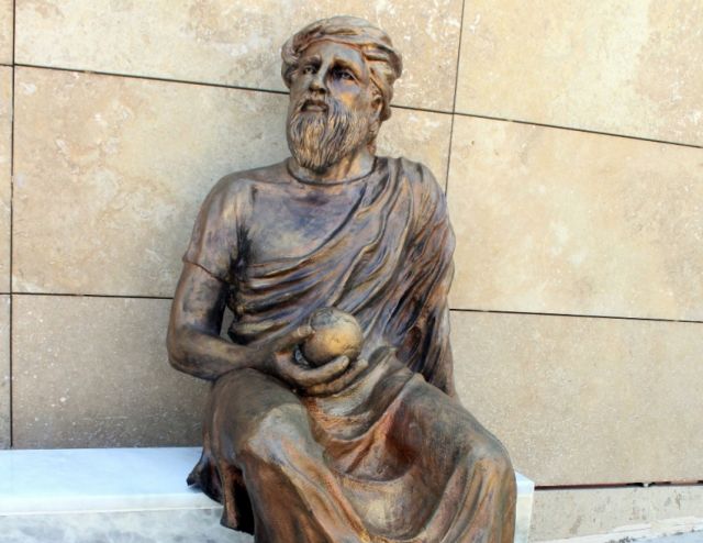 Άγαλμα του Αναξαγόρα ή τούρκου ποιητή; Και τα δύο σε ένα, διάλεξε τουρκικός δήμος…