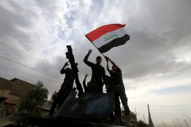 Η σημαία του Ιράκ κυματίζει και στην παλιά πόλη της Μοσούλης
