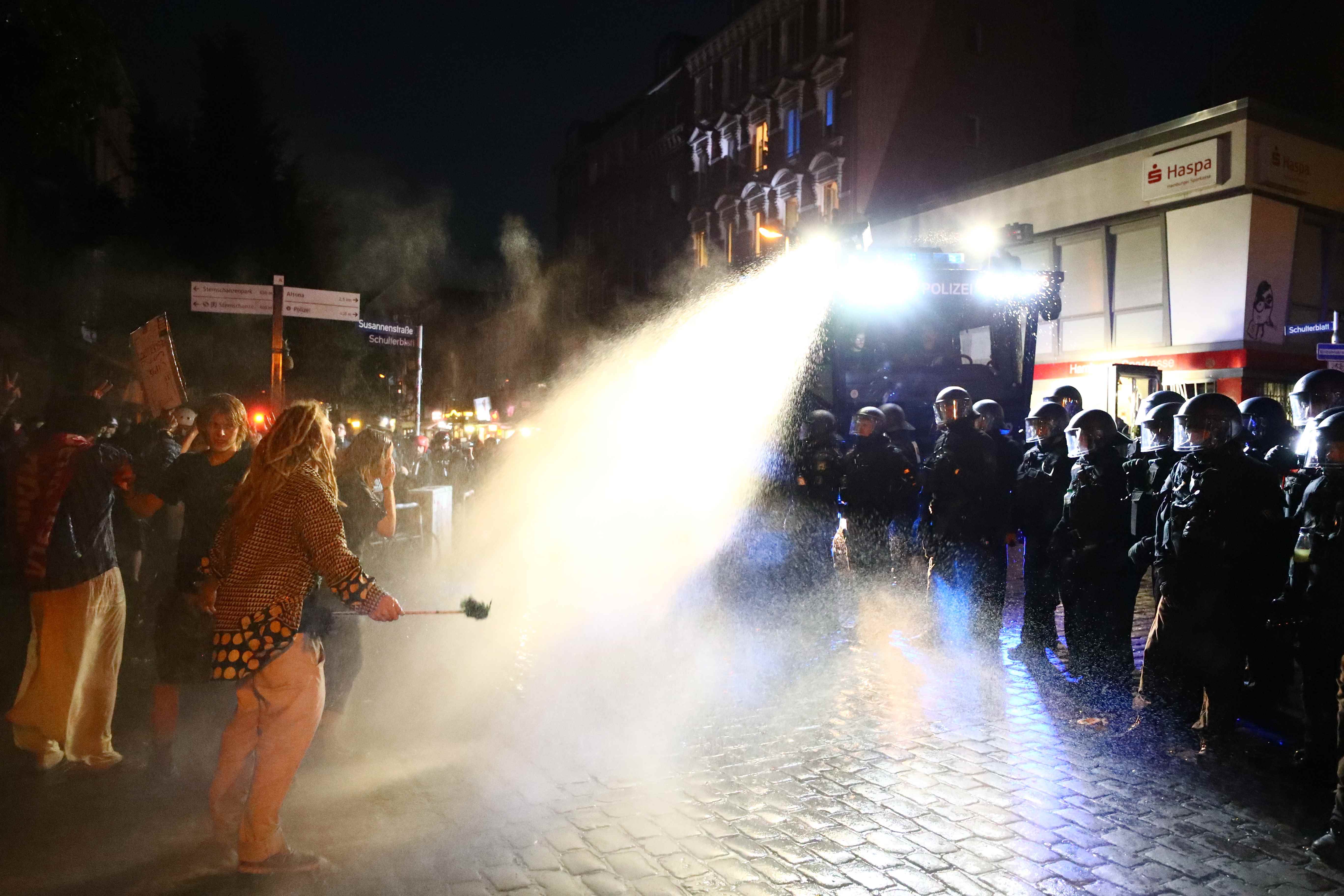 Αστυνομική βία στο Αμβούργο της G20; Άνοιξαν 35 έρευνες κατά ενστόλων
