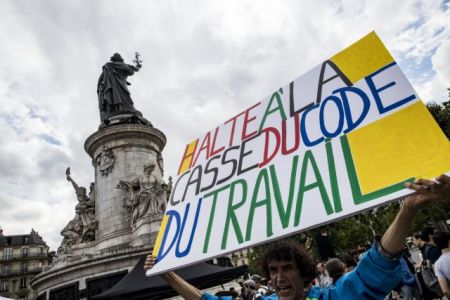 Θερμό φθινόπωρο για τον Εμανουέλ Μακρόν στη Γαλλία