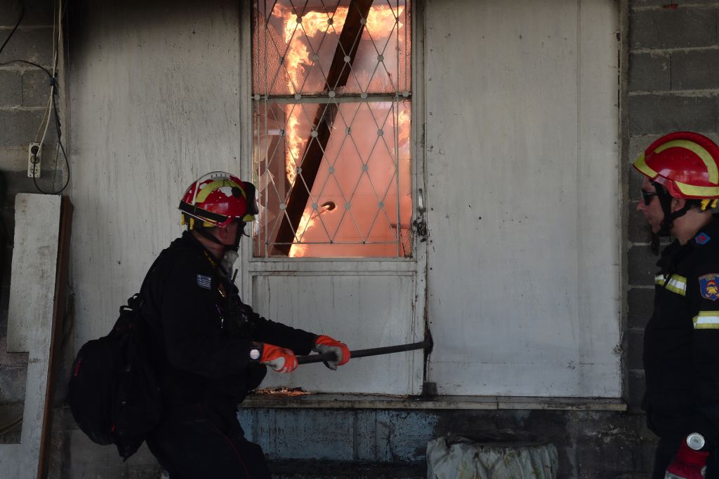 Νεκρός από φωτιά αποθήκης στον Κολωνό