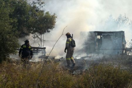 Κρίσιμη η κατάσταση του πυροσβέστη που τραυματίστηκε στο Ζευγολατιό