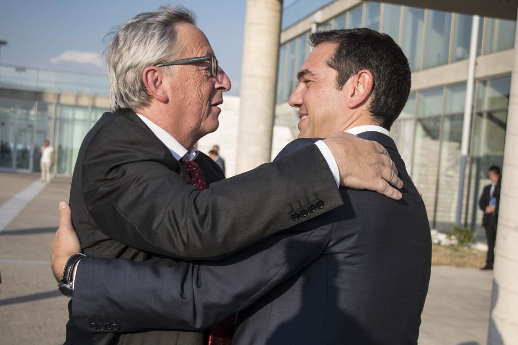 Politico: Ούτε καν ένα φιλί από τον Γιούνκερ για την έξοδο