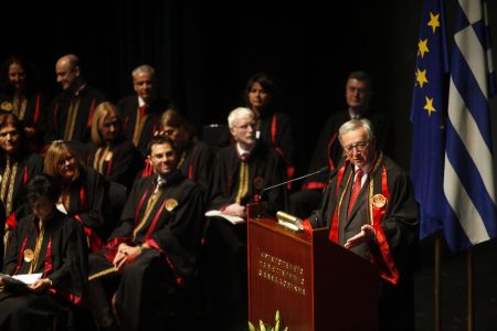 Γιούνκερ: Η Ελλάδα βρίσκεται στο σημείο που γυρίζει σελίδα