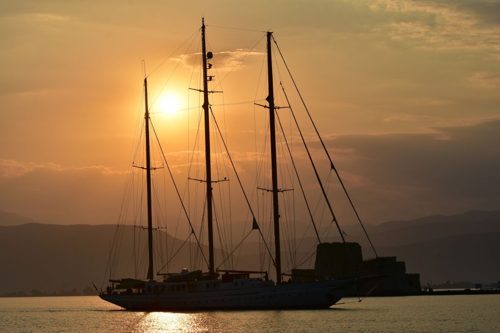 Πόρτο Ράφτη: Πυρκαγιά σε ιστιοφόρο – Επέβαιναν 9 άτομα