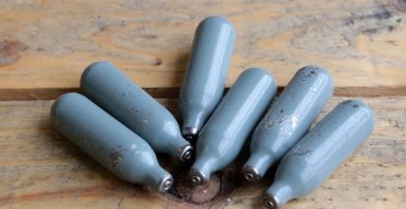 Κατασχέθηκαν χιλιάδες αμπούλες «αερίου γέλιου» στην Κέρκυρα