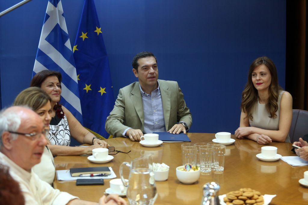 Η κυβέρνηση… επιστρέφει στις υποσχέσεις του 2015