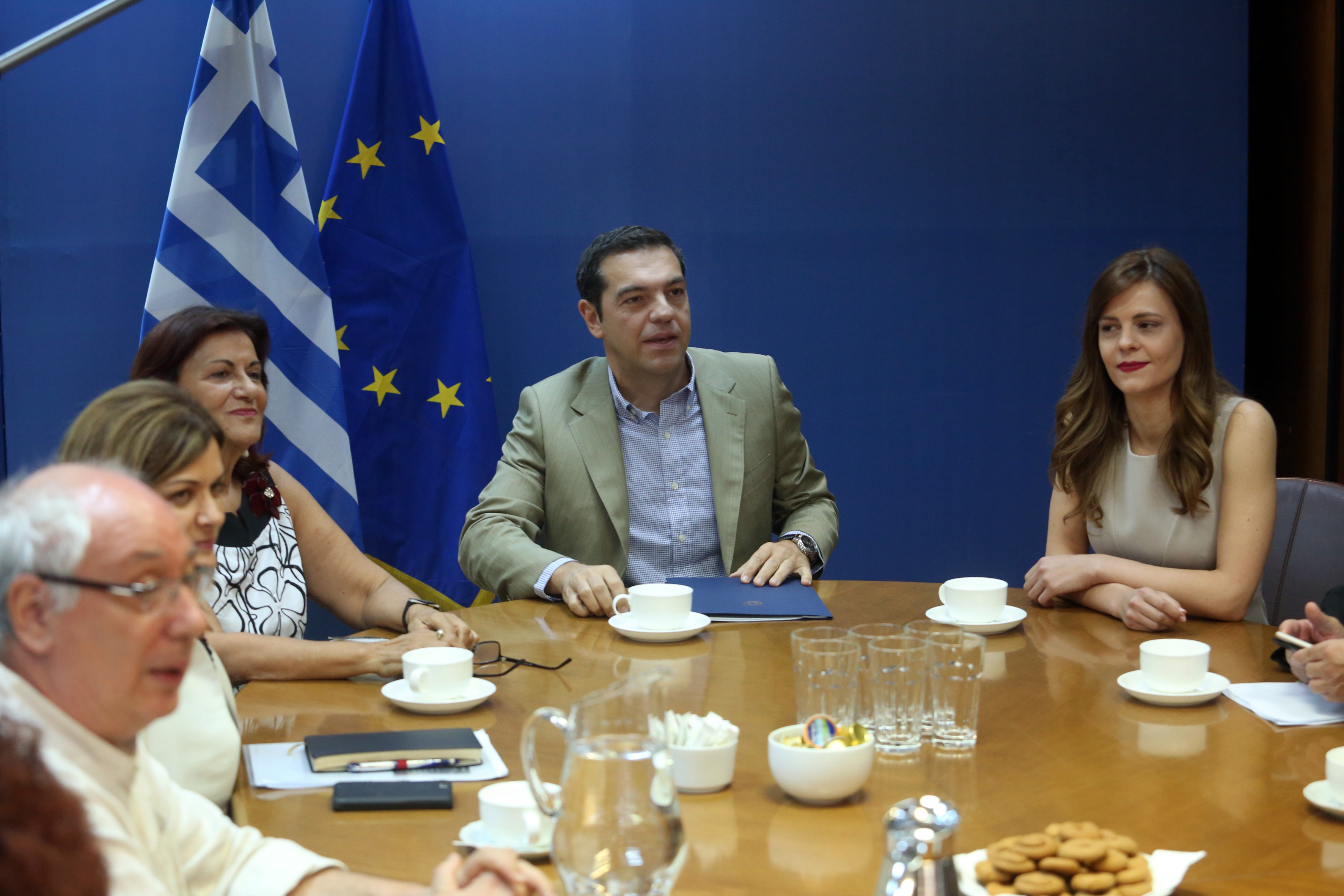 Η κυβέρνηση… επιστρέφει στις υποσχέσεις του 2015